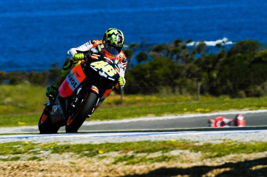 Valentino Rossi Belum Bisa Move On Dari Honda, Ini Buktinya