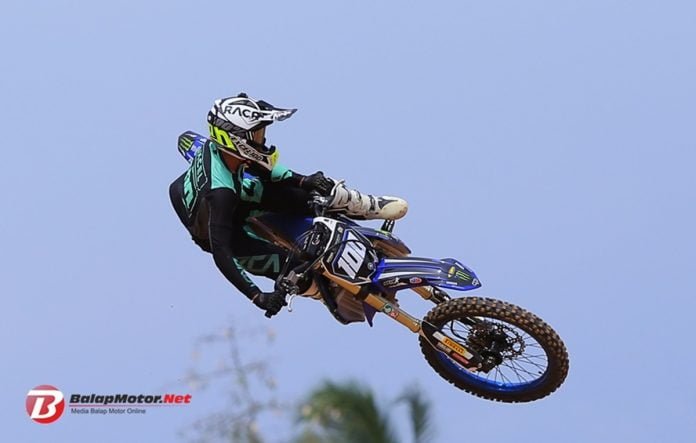 Aksi apik M.Excel di kelas MX 250cc JC Supertrack