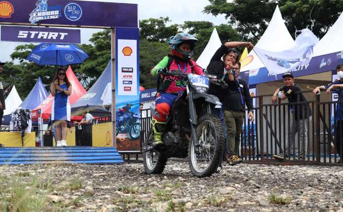 Nanda Helmia Pratiwi, biker wanita WR 155 R saat mengikuti Shell bLU cRU Yamaha Enduro Challenge (2)