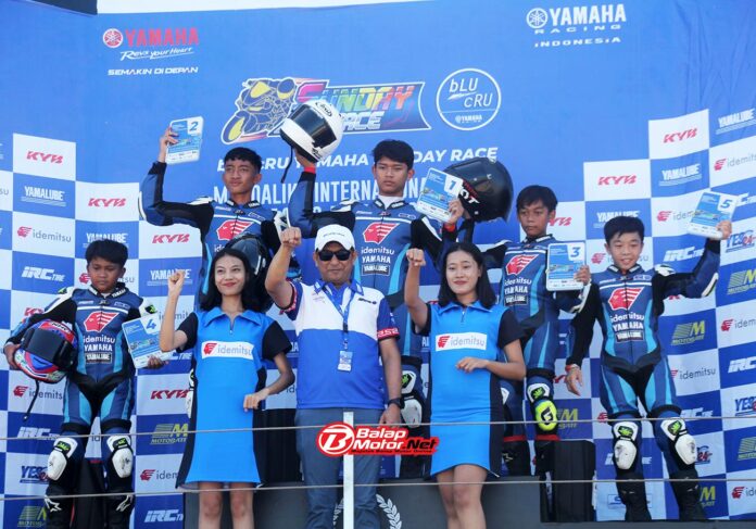 Podium All New R15 Junior_