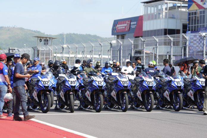Kemeriahan Idemitsu BLU CRU Yamaha Sunday Race 2025 di sirkuit internasional Mandalika (3)