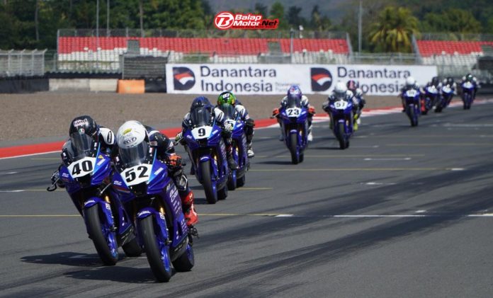 Yamaha Sunday Race Mandalika R3 BLU Cru Asia Pasific