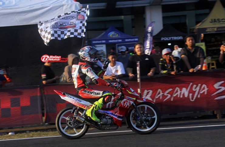 Superprix Surabaya 2026: Hafid Pratama Tampil Superior, Kokoh di Race Bebek 130 Expert